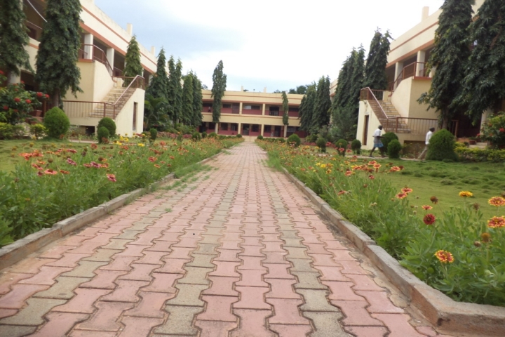 https://cache.careers360.mobi/media/colleges/social-media/media-gallery/2124/2018/10/25/College Front View of Proudadevaraya Institute of Technology Hospet_Campus-View.JPG